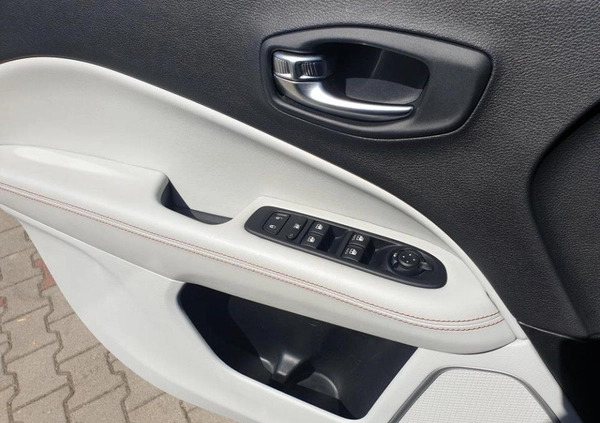 Jeep Compass cena 109900 przebieg: 76827, rok produkcji 2019 z Warszawa małe 352